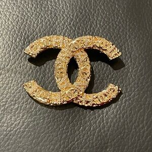 Fashion Jewelry Gold Crystal Interlocking CC Brooch